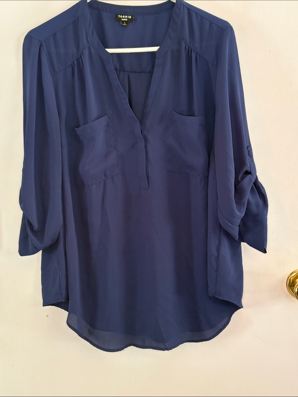 Torrid Size 1 Harper navy v-neck blouse